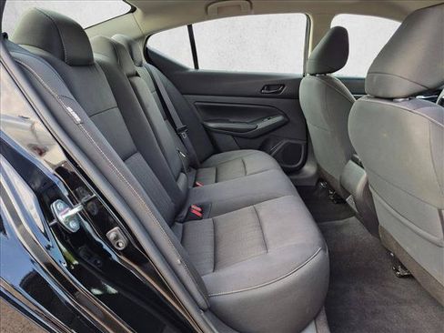 Used 2025 Nissan Altima 2.5 SV FWD image 17