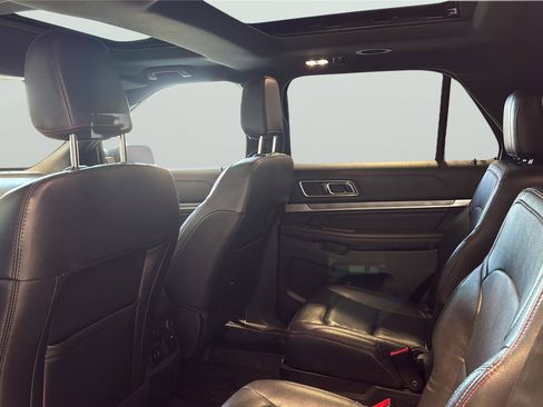 Used 2018 Ford Explorer Sport w/ Equipment Group 401A image 17