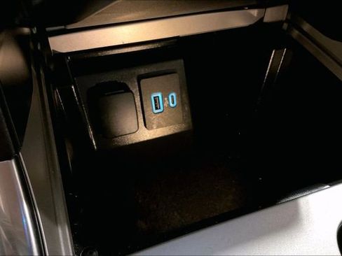 Used 2023 Ford Explorer XLT w/ Equipment Group 202A image 33