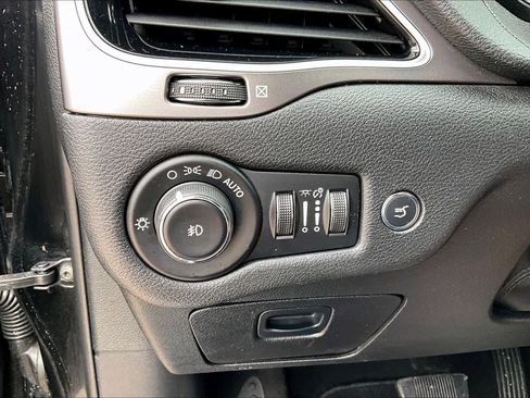 Used 2020 Jeep Cherokee Limited w/ Technology Group FWD image 33