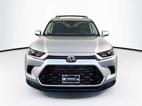 Certified 2024 Toyota Grand Highlander AWD image 2