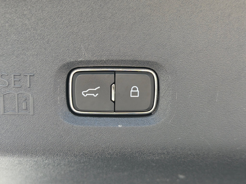 Used 2025 Ford Expedition Active AWD/4WD image 19