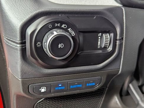 Used 2025 Jeep Wrangler Unlimited Sahara w/ Safety Group image 12