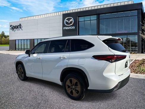 Used 2023 Toyota Highlander Bronze Edition image 5