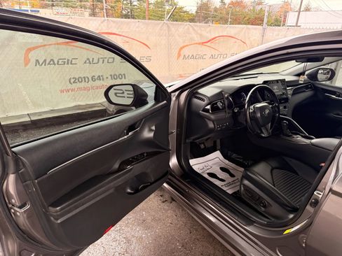 Used 2022 Toyota Camry SE image 14