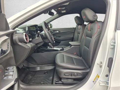 Used 2025 Chevrolet Trax RS w/ Driver Confidence Package FWD image 16
