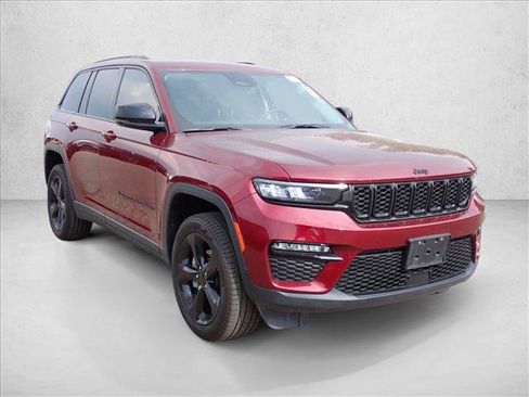 Used 2023 Jeep Grand Cherokee Limited w/ Black Appearance Package AWD/4WD image 9