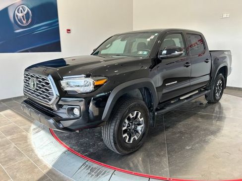 Used 2022 Toyota Tacoma TRD Off-Road AWD/4WD image 3