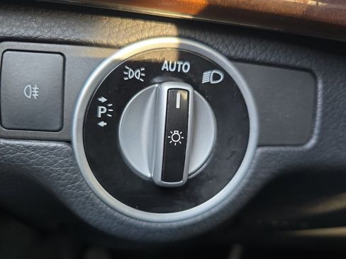 Used 2013 Mercedes-Benz GLK 350 2WD image 24