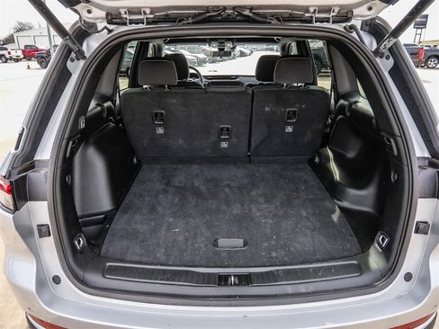 Used 2025 Jeep Grand Cherokee Laredo w/ Luxury Tech Group I image 11