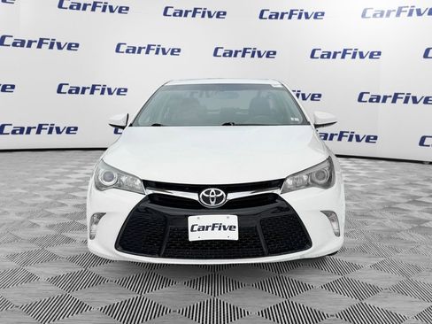 Used 2017 Toyota Camry SE w/ Moonroof Package image 9