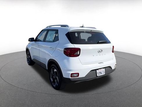 Used 2025 Hyundai Venue SEL image 11