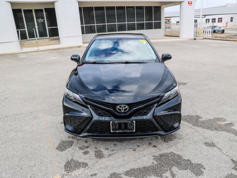 Used 2022 Toyota Camry SE w/ Convenience Package image 4