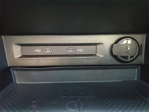 Certified 2022 Volkswagen Tiguan SE R-Line image 22