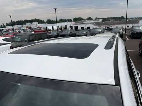 Used 2017 Jeep Grand Cherokee Limited AWD/4WD image 4