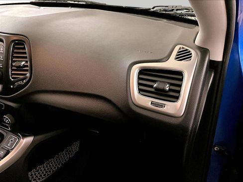 Used 2018 Jeep Compass Latitude image 15