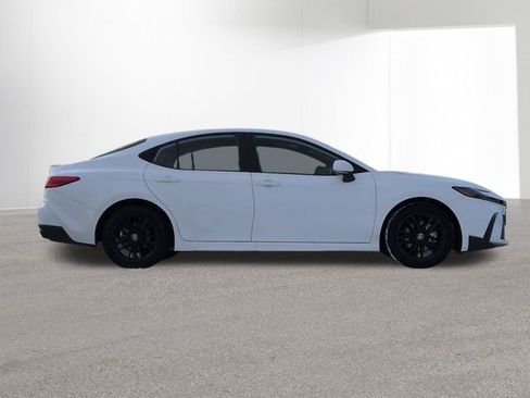 Used 2026 Toyota Camry SE w/ Convenience Package image 4