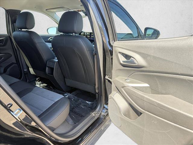 Used 2025 Chevrolet Trax LT FWD image 23