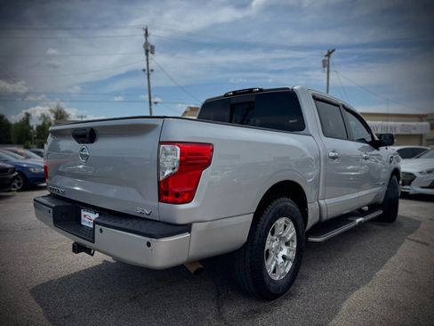 Used 2017 Nissan Titan SV image 4