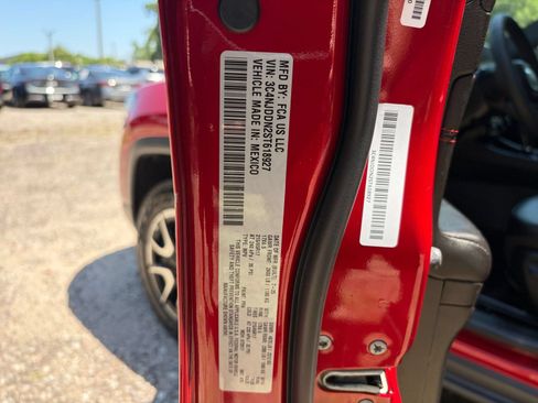 Used 2025 Jeep Compass Trailhawk AWD/4WD image 28