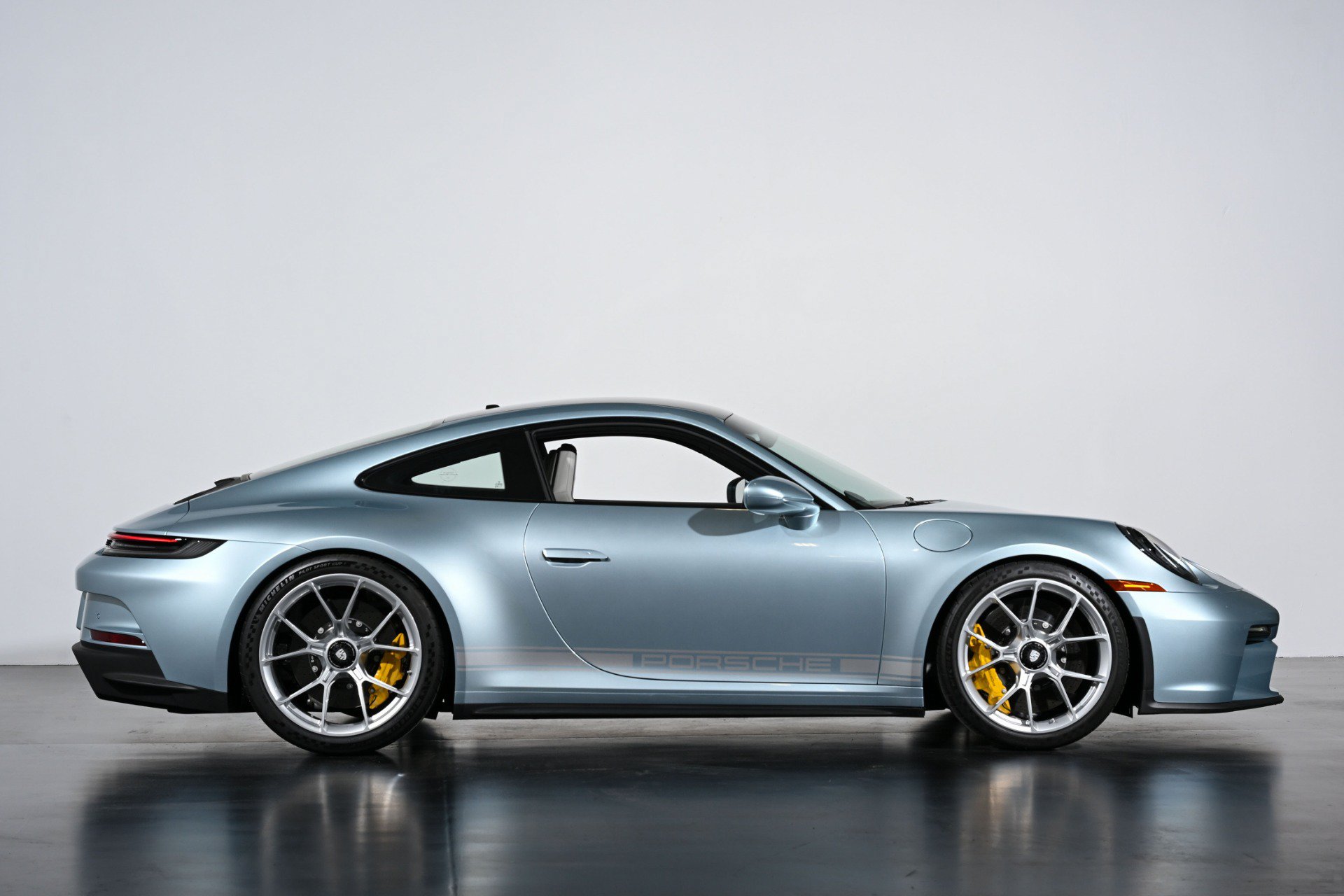 Used 2022 Porsche 911 GT3 RWD image 35