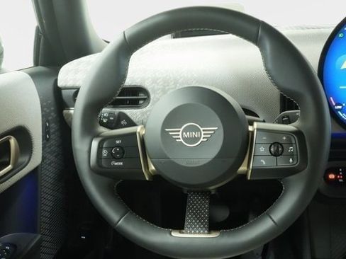 Certified 2025 MINI Cooper 2-Door Hardtop image 19