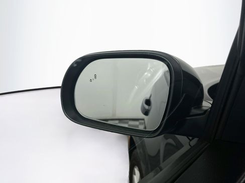 Used 2025 Kia Soul LX w/ LX Technology Package FWD image 16