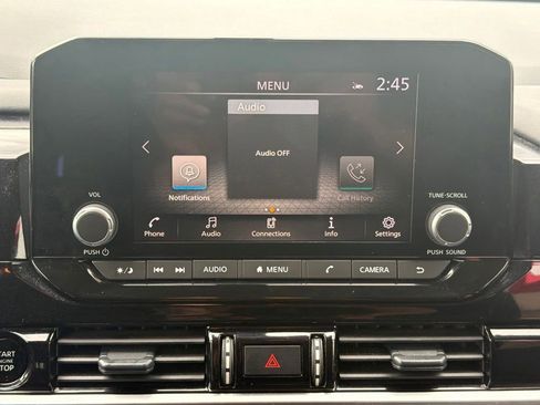 Used 2025 Nissan Pathfinder SV FWD image 29