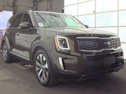 Used 2020 Kia Telluride S w/ S 8 Passenger Seating Package AWD/4WD image 3