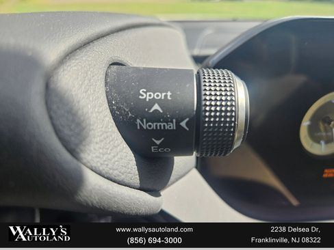 Used 2022 Lexus ES 300h w/ Premium Package image 17