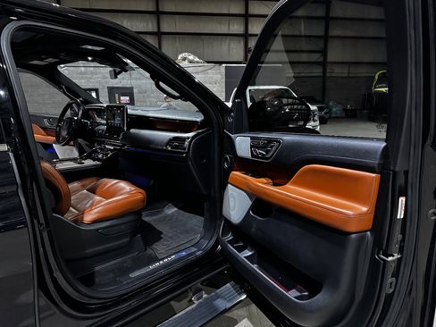 Used 2019 Lincoln Navigator Reserve image 25