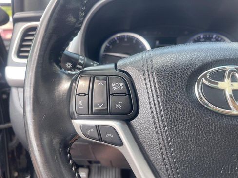 Used 2018 Toyota Highlander XLE AWD/4WD image 25