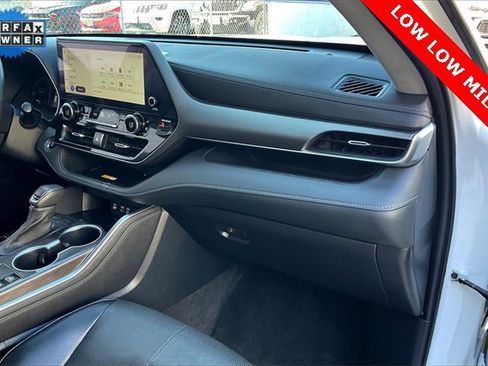 Used 2023 Toyota Highlander Limited image 16