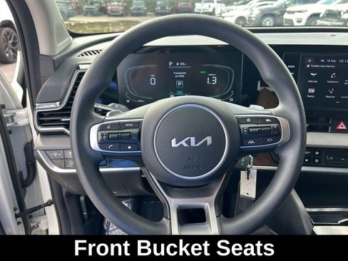 Used 2023 Kia Sportage LX image 16