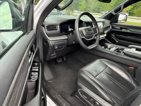 Used 2023 Jeep Wagoneer L Series II AWD/4WD image 10