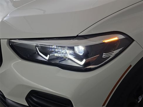 Used 2023 BMW X5 xDrive45e image 32