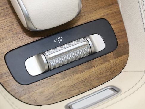 Used 2024 Mercedes-Benz GLS 580 4MATIC image 37