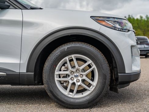 New 2025 Ford Explorer Active w/ Active Comfort Package image 5