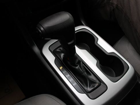 Used 2016 Chevrolet Colorado LT w/ LT Convenience Package image 8