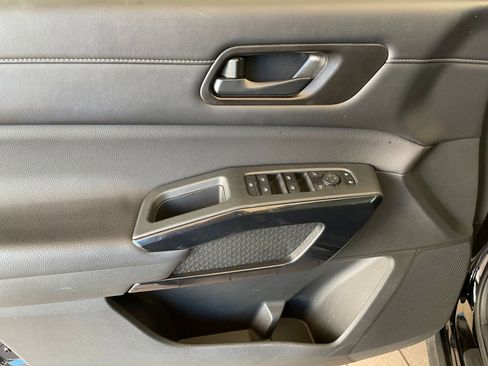 Used 2025 Nissan Pathfinder SV image 20