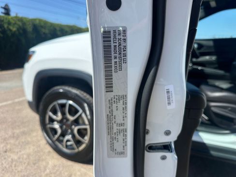 Used 2025 Jeep Compass Trailhawk image 28