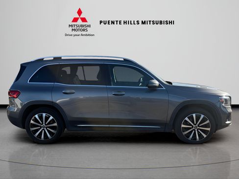 Used 2022 Mercedes-Benz GLB 250 4MATIC w/ Premium Package Lite image 4