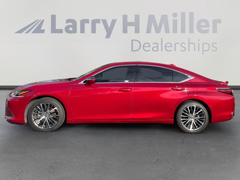 Used 2024 Lexus ES 300h w/ Premium Package image 2