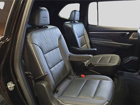 Used 2025 Buick Enclave Avenir image 14
