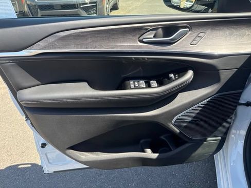 Certified 2022 Jeep Grand Cherokee L Overland AWD/4WD image 11