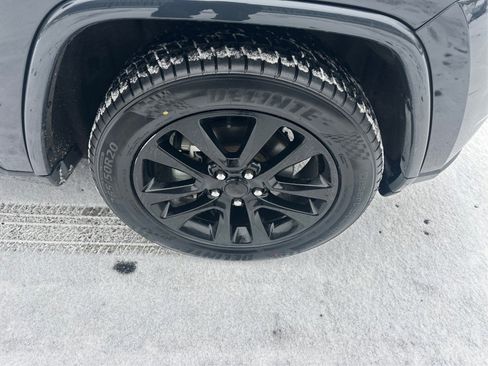 Used 2017 Jeep Grand Cherokee Altitude image 16