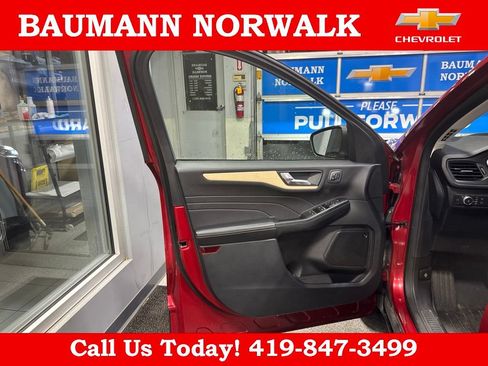 Used 2021 Ford Escape Titanium w/ Titanium Elite Package AWD/4WD image 11