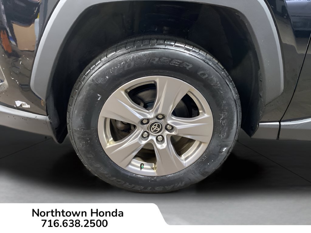 Used 2023 Toyota RAV4 XLE AWD/4WD image 17