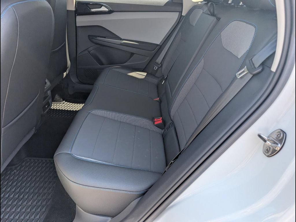 Used 2024 Volkswagen Taos SE FWD image 8