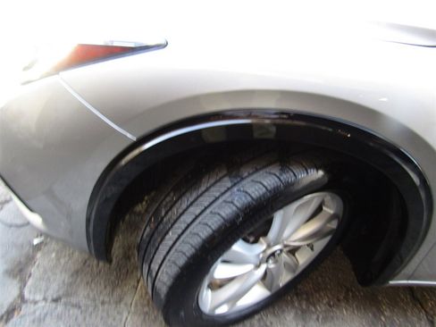 Used 2018 INFINITI QX30 image 21